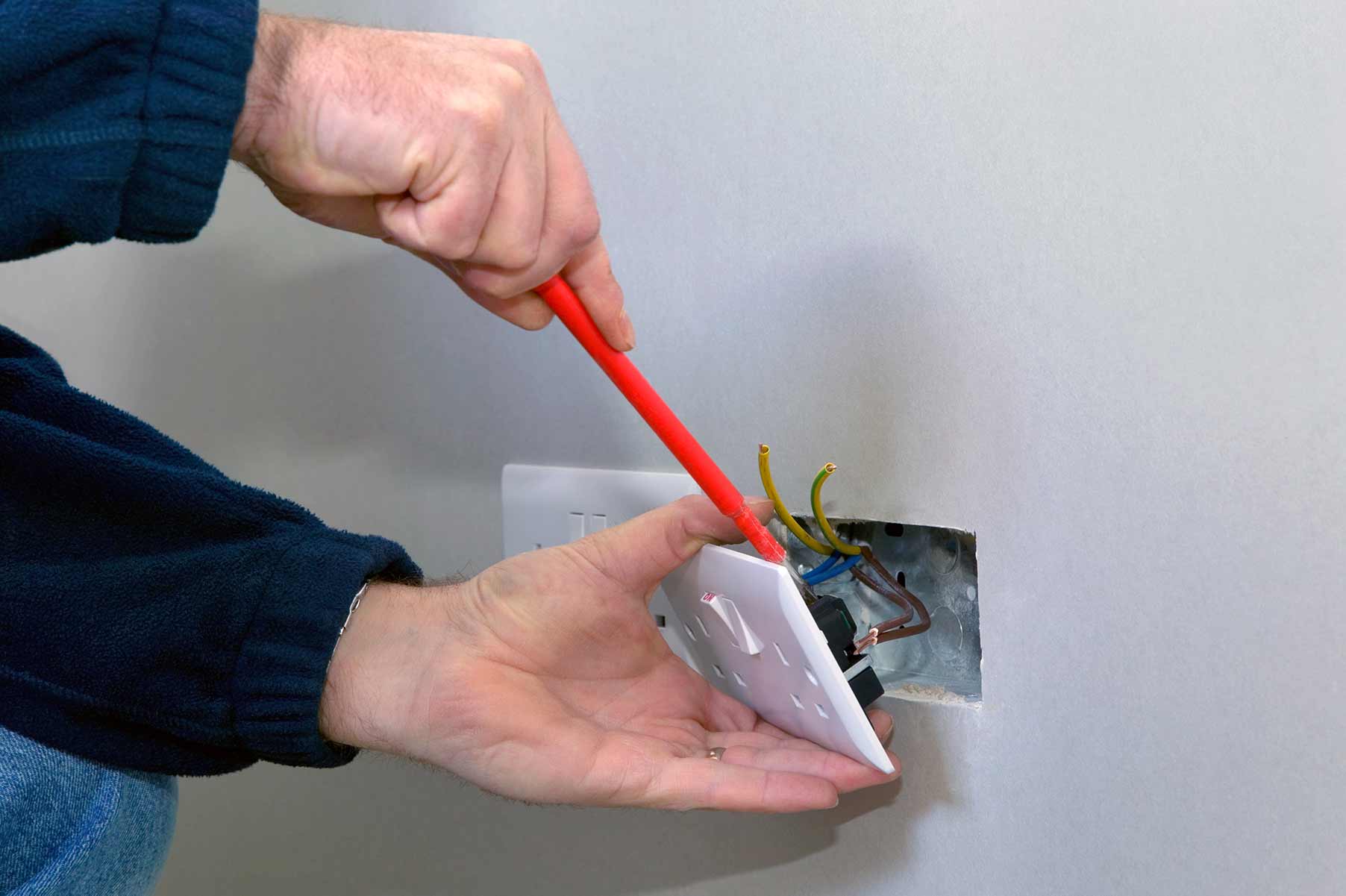 Our electricians can install plug sockets for domestic and commercial proeprties in Mansfield and the local area. 